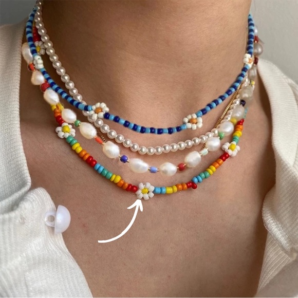 Rainbow Daisy Beaded Necklace - Picture 6 of 10